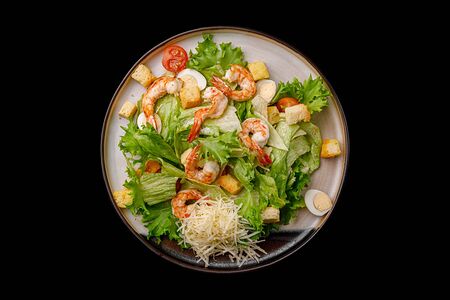 Салат Цезарь с креветками