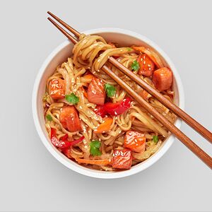 Удон с лососем в соусе терияки