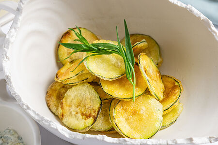 Цукини криспи с дзадзики