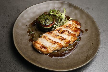 Куриная грудка с рататуем и моцареллой