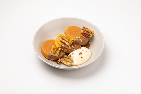 Панкейки с молочным шоколадом и бананом