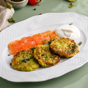Оладьи из цукини с лососем