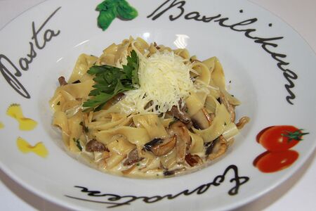 Феттучини с говядиной