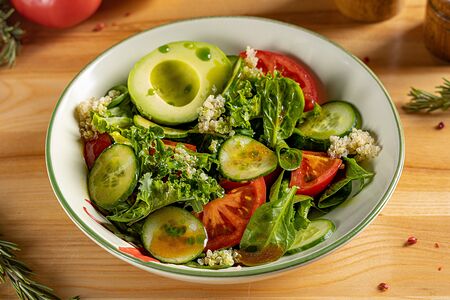 Большой зеленый салат