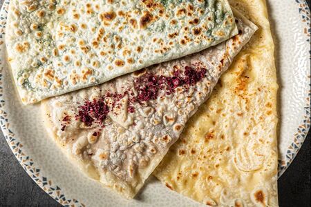 Кутаб с зеленью и сыром