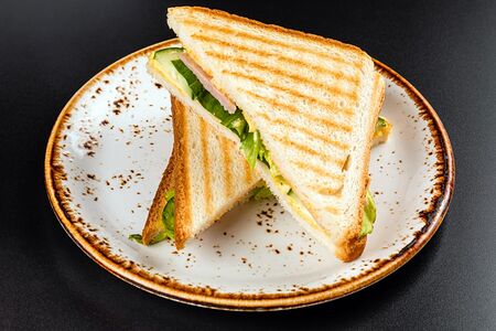 Сэндвич с ветчиной и сыром