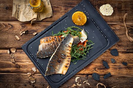 Филе сибаса с легким теплым салатом