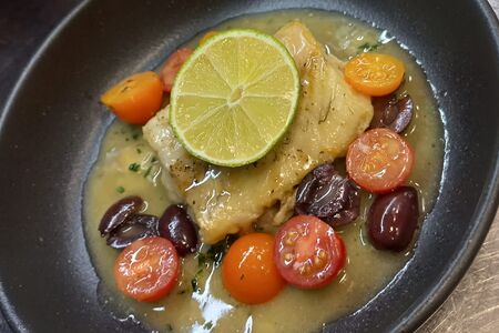 Филе трески со спаржей и лимонным соусом