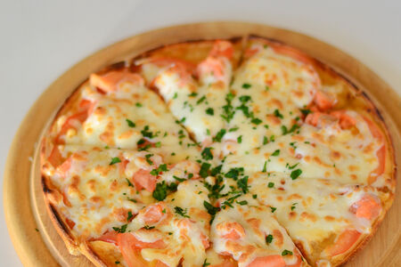 Пицца с лососем