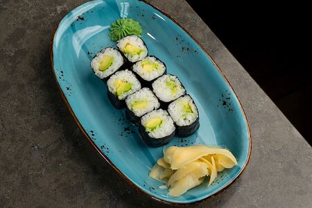 Ролл с авокадо