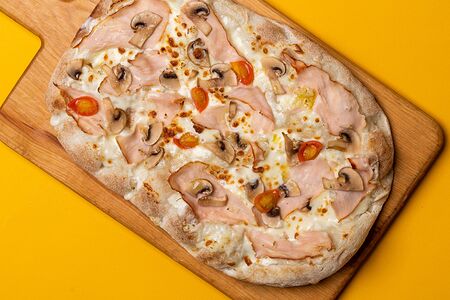 Римская пицца Ветчина и грибы маленькая