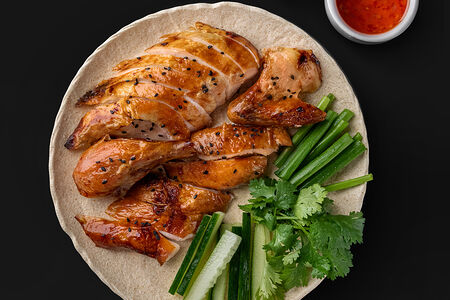 Курица с соленым чесноком