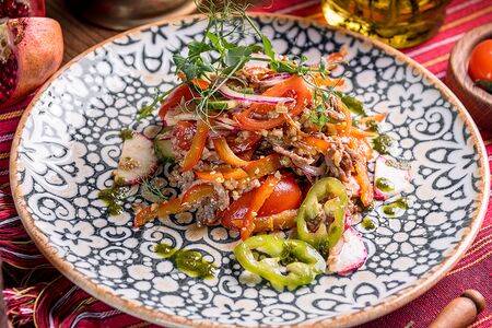 Салат с ростбифом и овощами