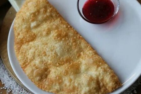 Чебурек с сыром сулугуни