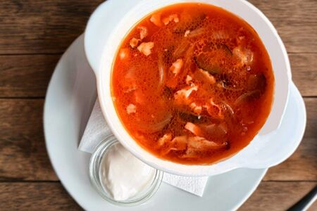 Солянка мясная со сметаной