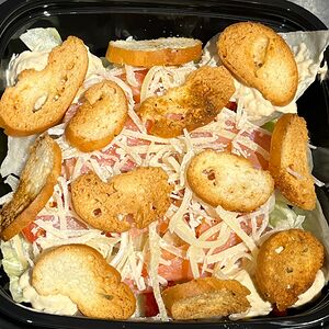 Салат Цезарь с лососем