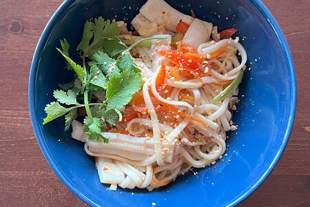 Удон с кальмаром в тайском стиле