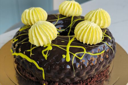 Торт бублик шоколадно-банановый