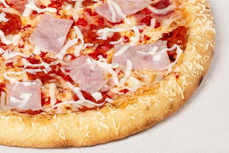 Прошутто формаджио на пышном тесте