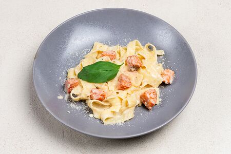 Феттуччине с красной рыбой