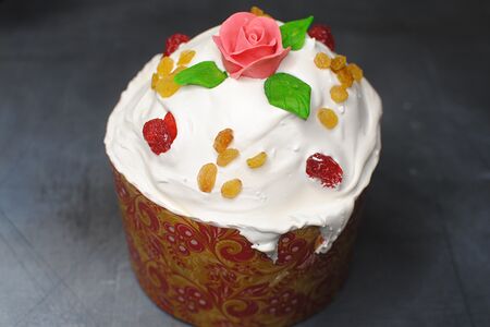 Кулич Пасхальный с цукатами средний