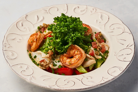 Салат с креветками и кальмаром