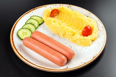 Сосиски молочные с пюре