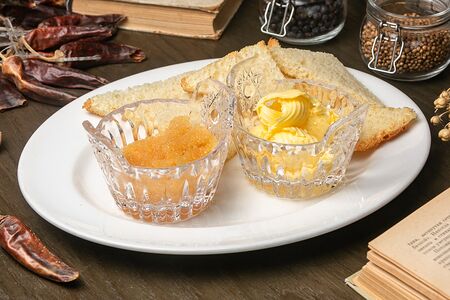 Икра рыбы с румяными тостами