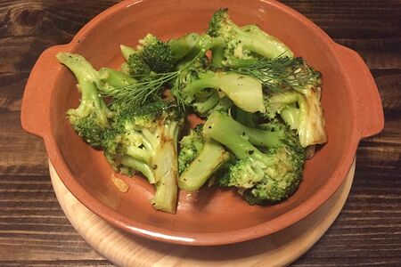 Брокколи, жаренные с чесноком