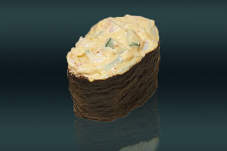 Гункан с креветкой и огурцом под спайси соусом