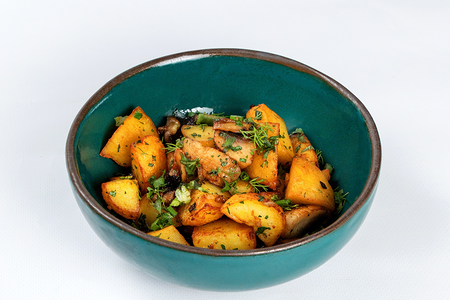 Картофель с грибами и зеленым луком