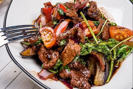 Теплый салат с баклажанами