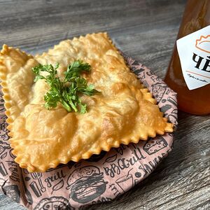 Чебурек с сыром и ветчиной