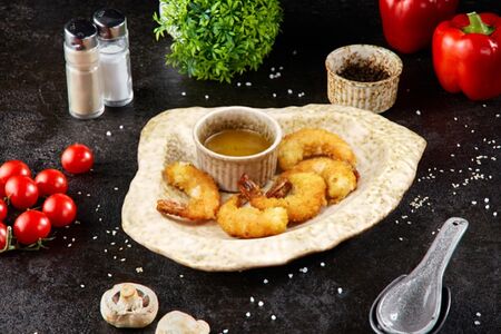 Креветки Темпура с соусом ананас