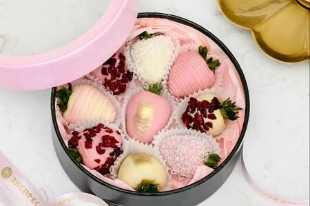 Бокс с клубникой в шоколаде Моника