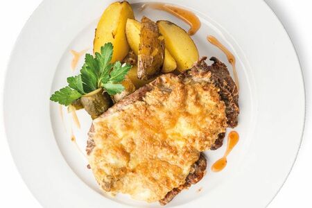 Свинина с грибами и сыром