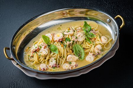 Спагетти с осьминогом