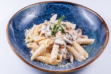 Пенне с ветчиной и грибами