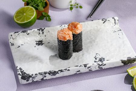 Острые суши с лососем