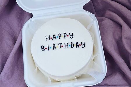 Бенто-торт на день рождение в стиле Друзья Ваниль-клубника