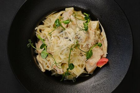 Феттуччине с курицей и грибами