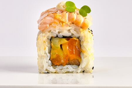 Урамаки-ролл Spicy Salmon