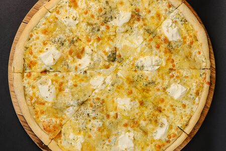 Пицца 4 сыра 