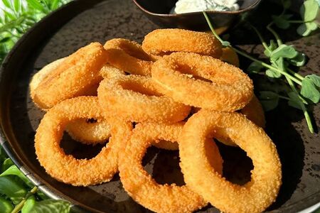Луковые кольца с соусом