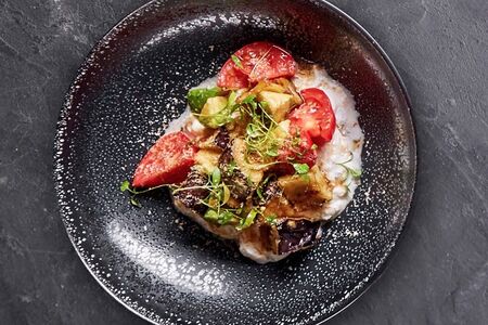 Салат с баклажаном и страчателлой