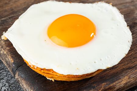Поджаренное яйцо