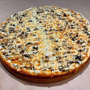 Пицца с грибами и сыром
