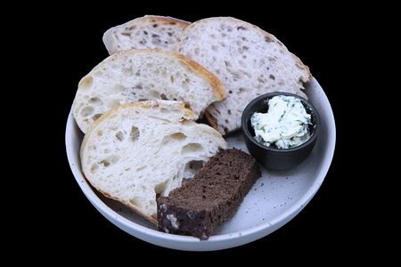 Ремесленный хлеб с пряным маслом