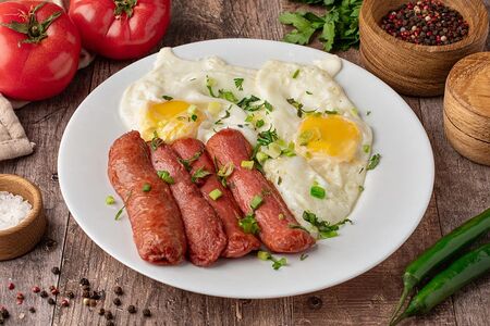 Яйцо и сосиски