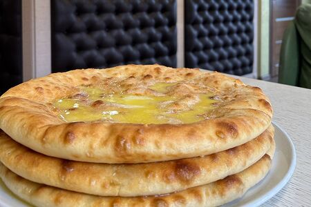 Осетинский пирог с картофелем и сыром